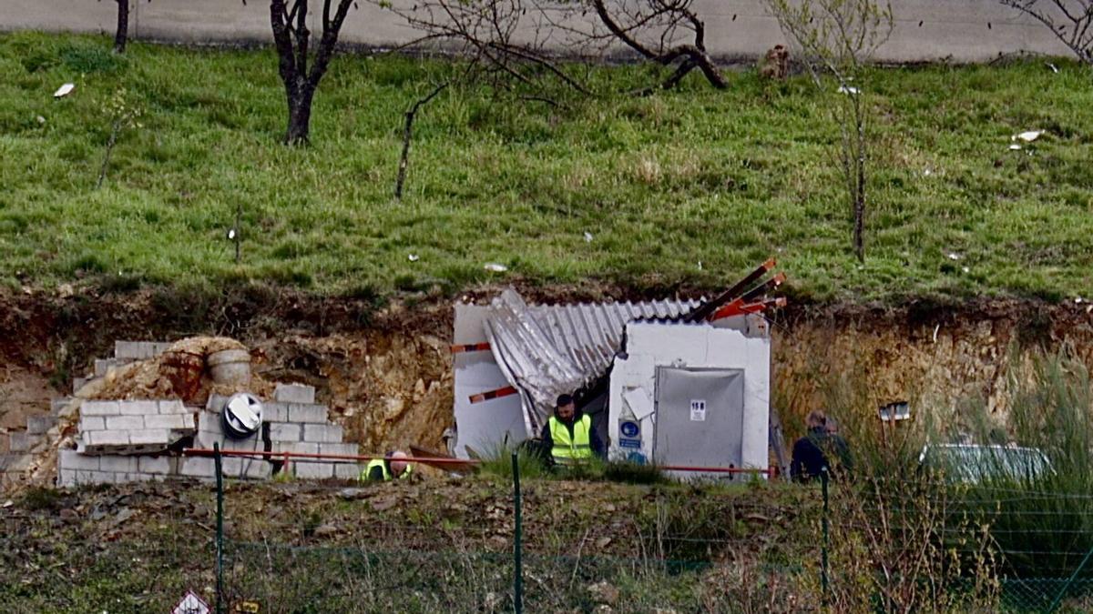 EN IMÁGENES: Un fallecido en una grave explosión en una pirotecnia de Cangas del Narcea