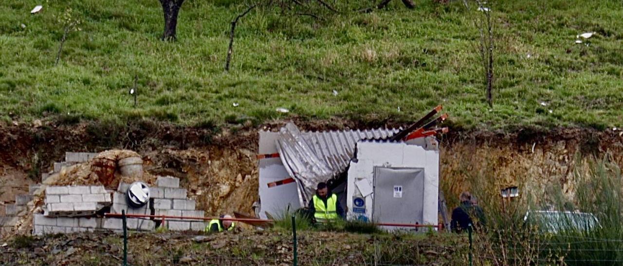 Conmoción en Cangas del Narcea por la muerte del trabajador de la pirotécnica en la explosión: "Estaba loco por su hija, lo más importante para él"