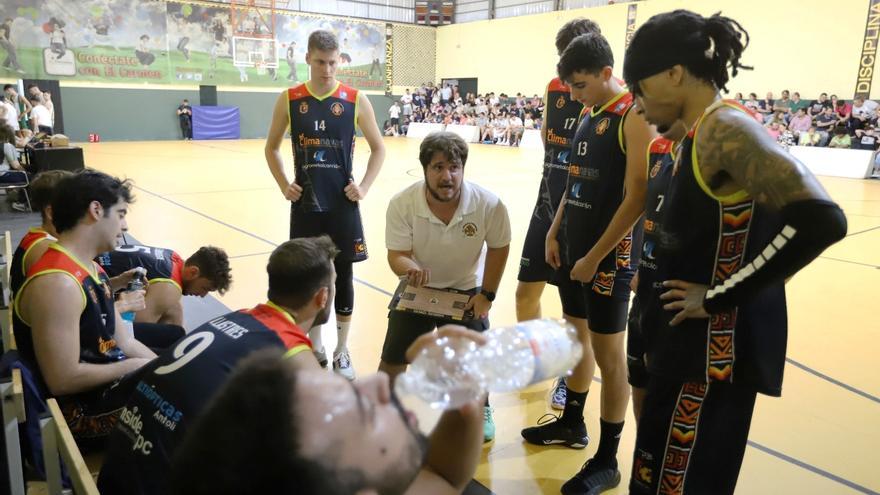 El Peñarroya aguanta hasta el descanso en la cancha del BCB Badajoz