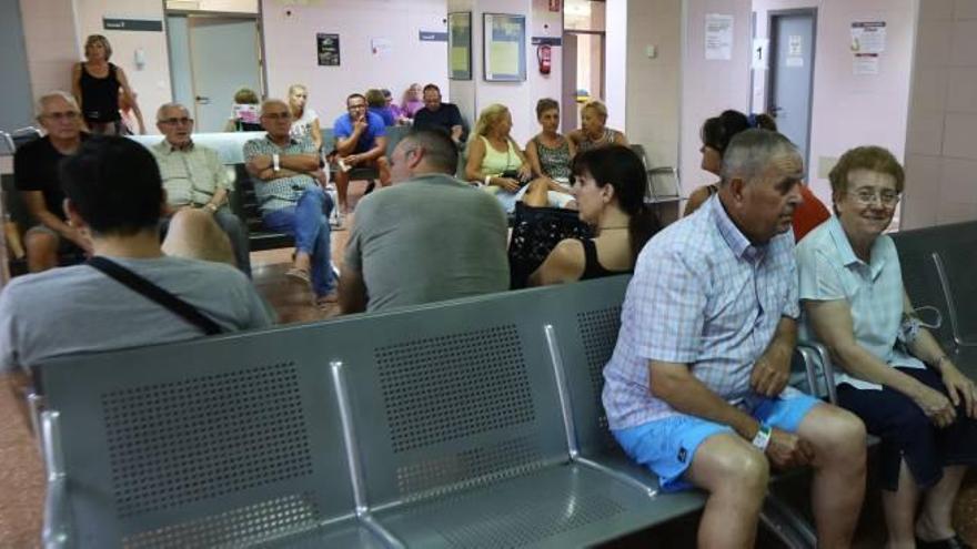 Esperas de media hora en Urgencias por el cierre de los centros de salud