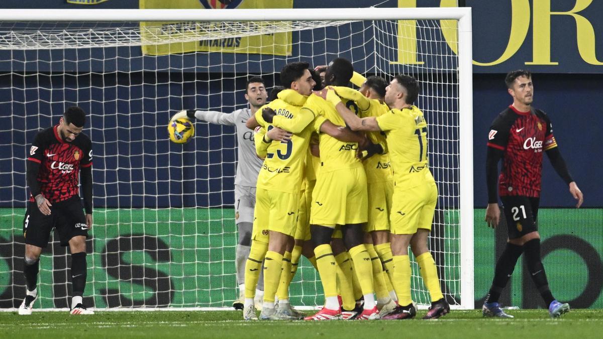 Los jugadores del Villarreal celebran un gol en el partido de la pasada temporada en La Cerámica.
