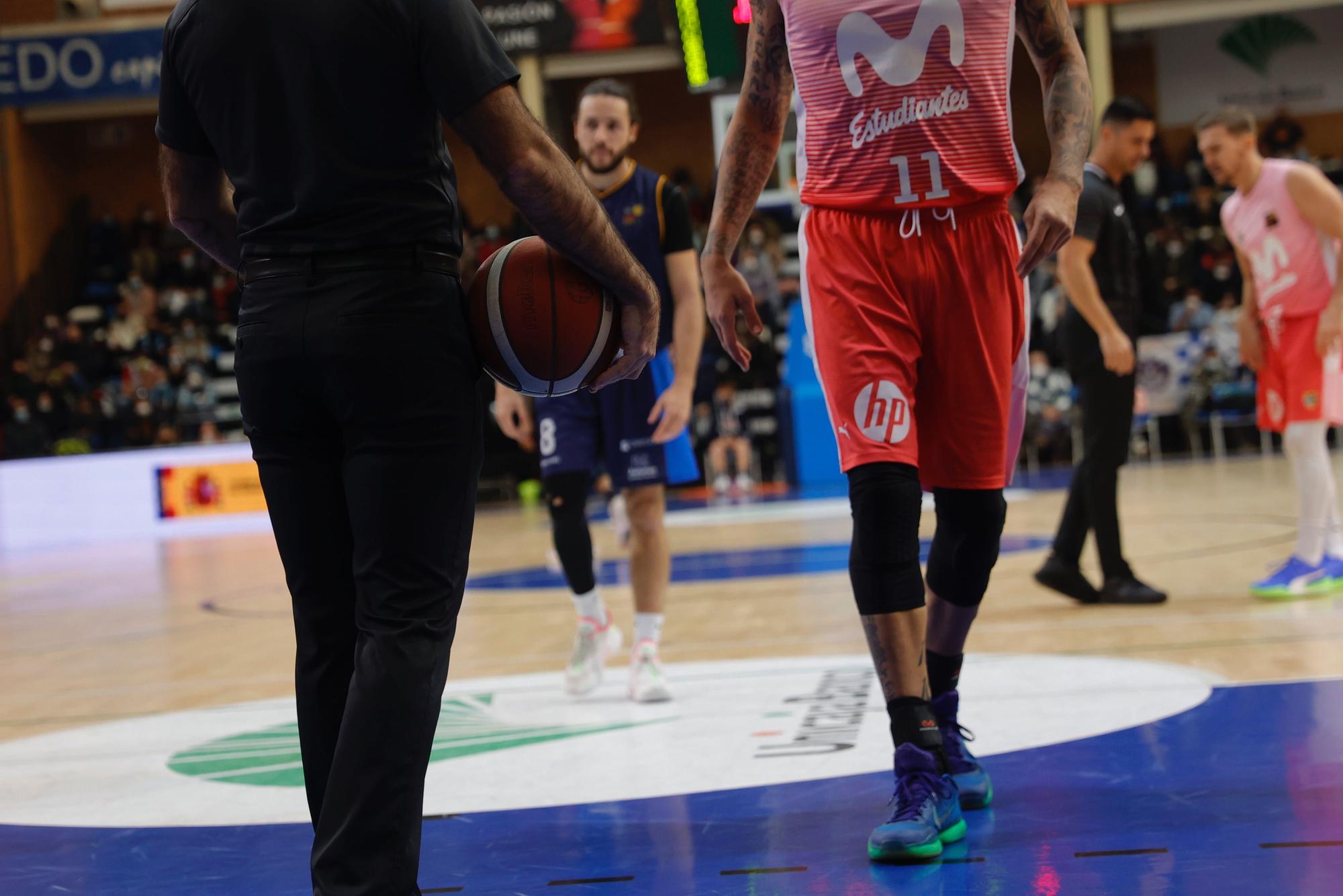 En imágenes: así fue el partido entre el Oviedo Baloncesto y el Estudiantes