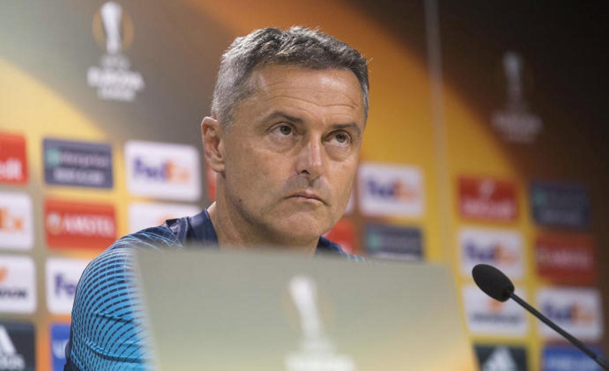 Fran Escribá, en una rueda de prensa del Villarreal.