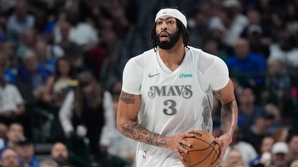 Davis, en su estreno con los Mavericks