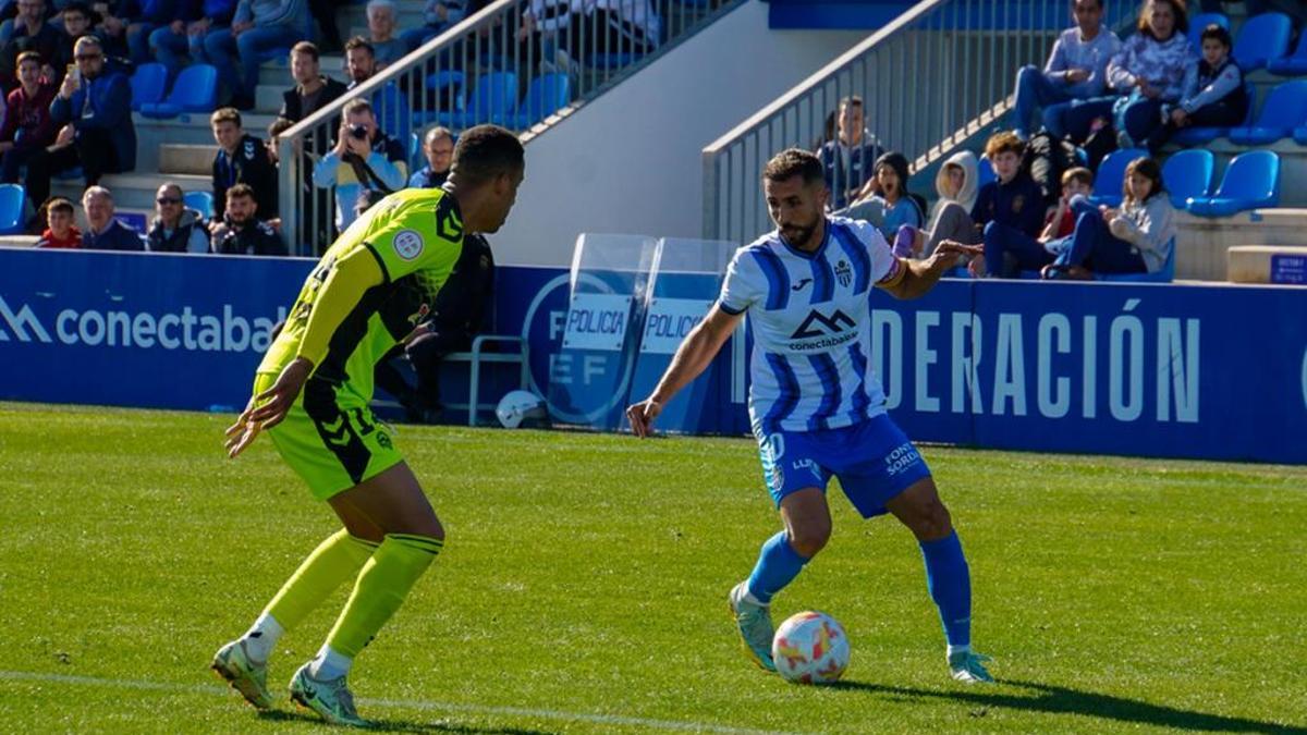 Canario, ante el Sabadell en el último partido de Liga en el Estadio Balear