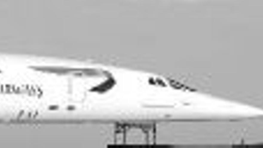 El Concorde navega a su nueva sede, un museo de Nueva York