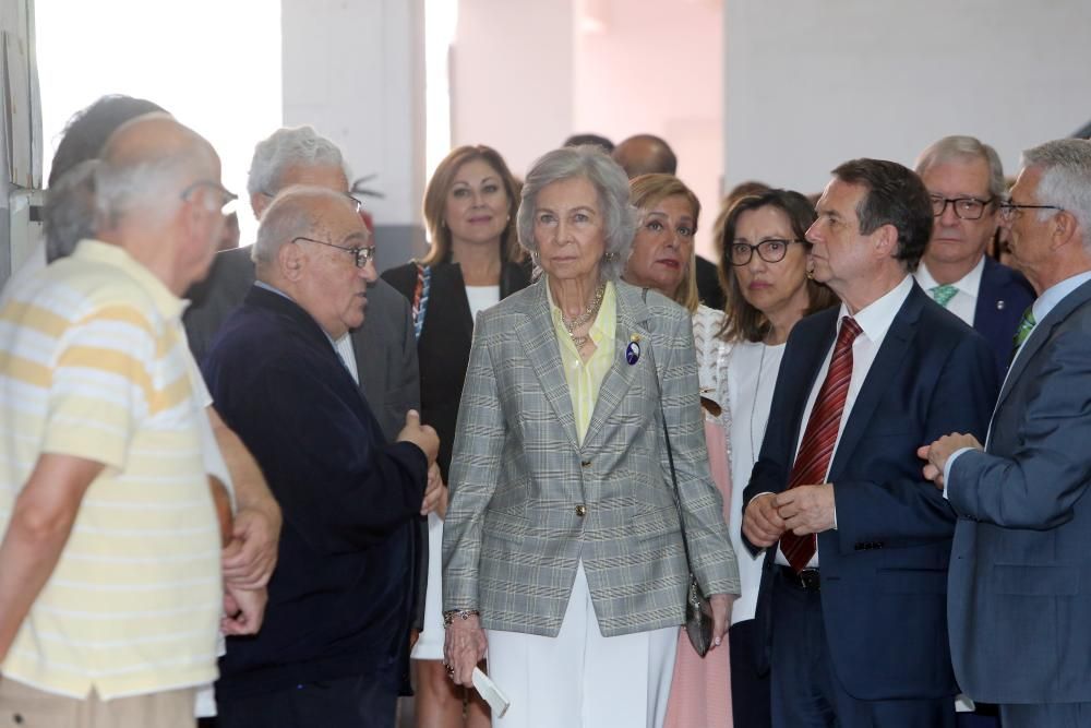 La reina Sofía visita el Banco de Alimentos de Vigo