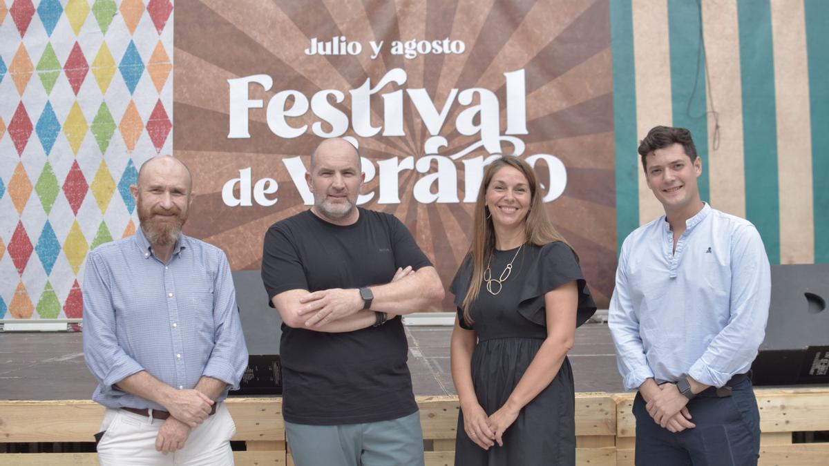 De izquierda a derecha: Rafael Perea, director del centro comercial; Domingo Sánchez, CEO de Merlín Producciones; Marta Arana, responsable de Marketing de Plaza Mayor; y Álvaro Rizo, director adjunto del centro.