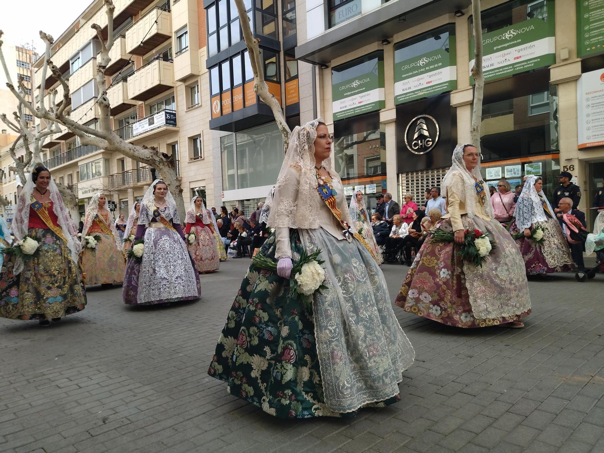 Puntual y diligente: magnífica ofrenda en las Fallas de Dénia (imágenes)