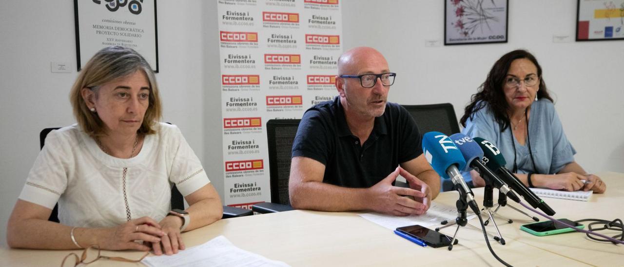 Yolanda Calvo (izquierda), Jose Luis García (centro) y Consuelo López (derecha), ayer durante la rueda de prensa. | VICENT MARÍ