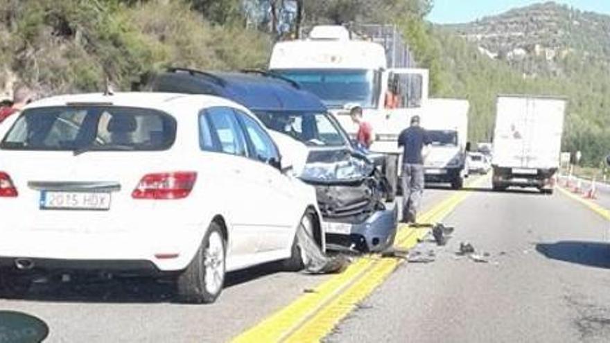 Els dos cotxes implicats en l&#039;accident de dilluns 28 de setembre, que va acabar sent mortal