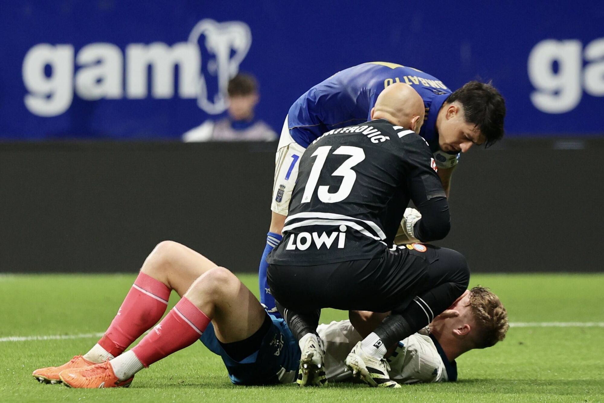 Todas las IMÁGENES del reestreno de Carrión con el Oviedo, con derrota ante el Espanyol 