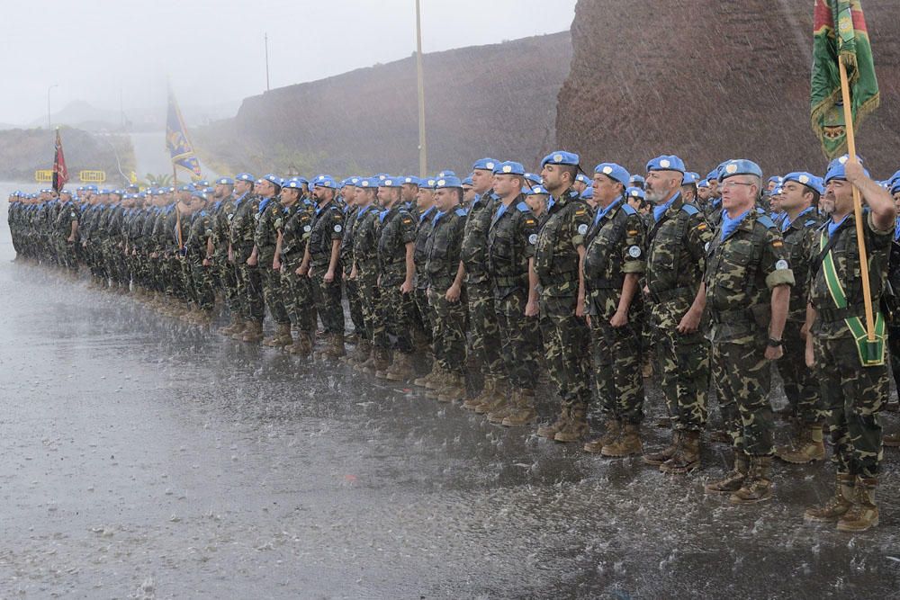 Despedida de la Brigada Líbano bajo la lluvia