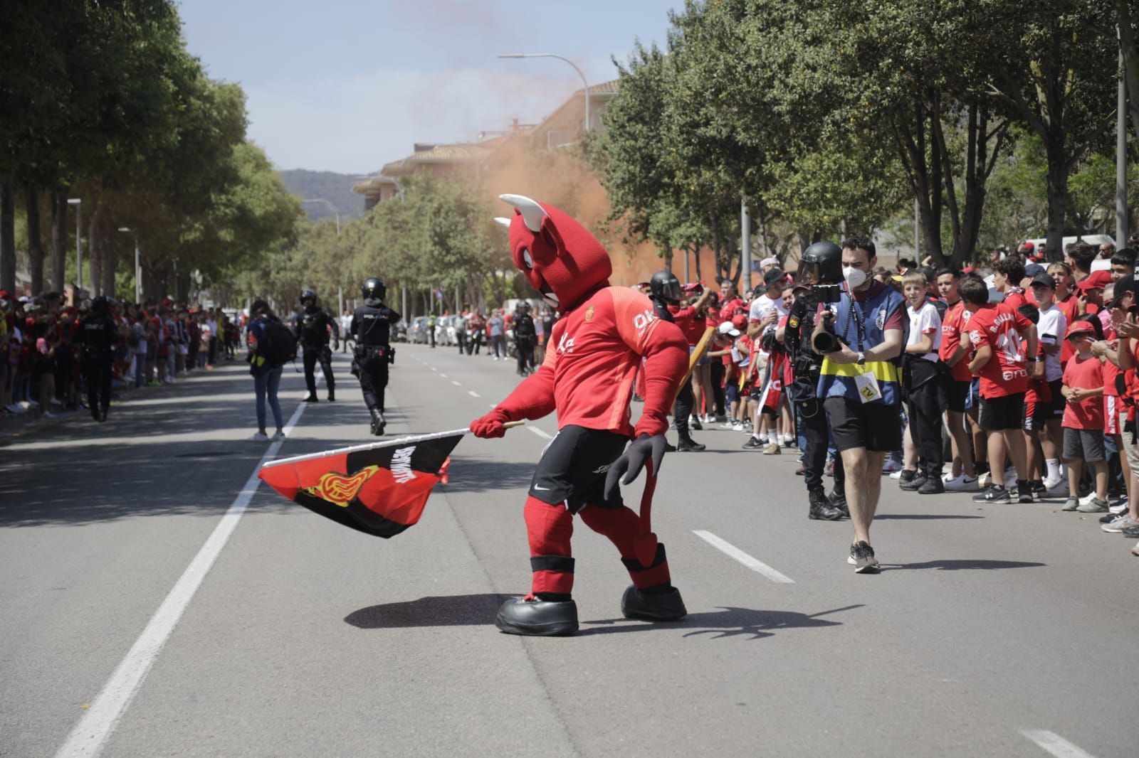 Así han recibido los aficionados al Real Mallorca antes del crucial duelo ante el Granada