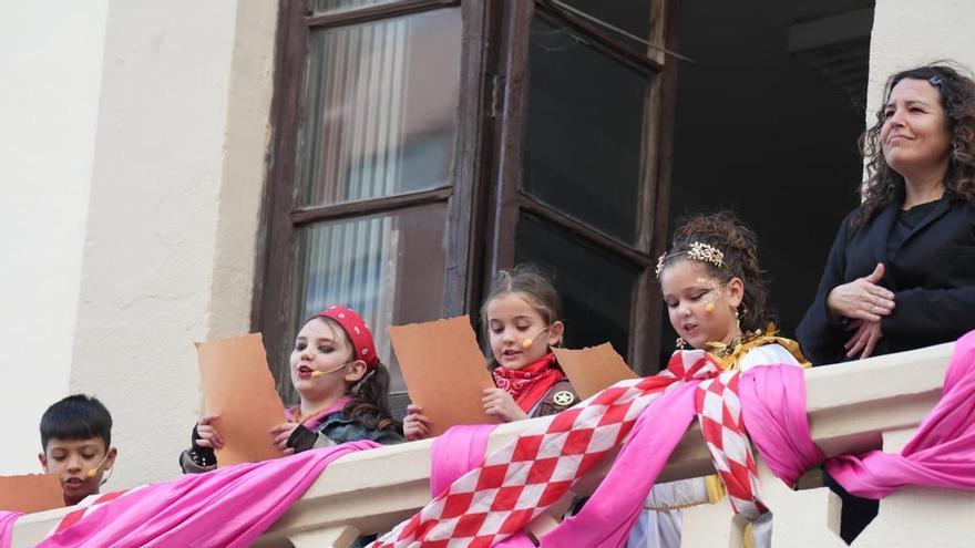 La crida infantil inaugura el Carnaval del Grau que mira de reojo al fuerte viento