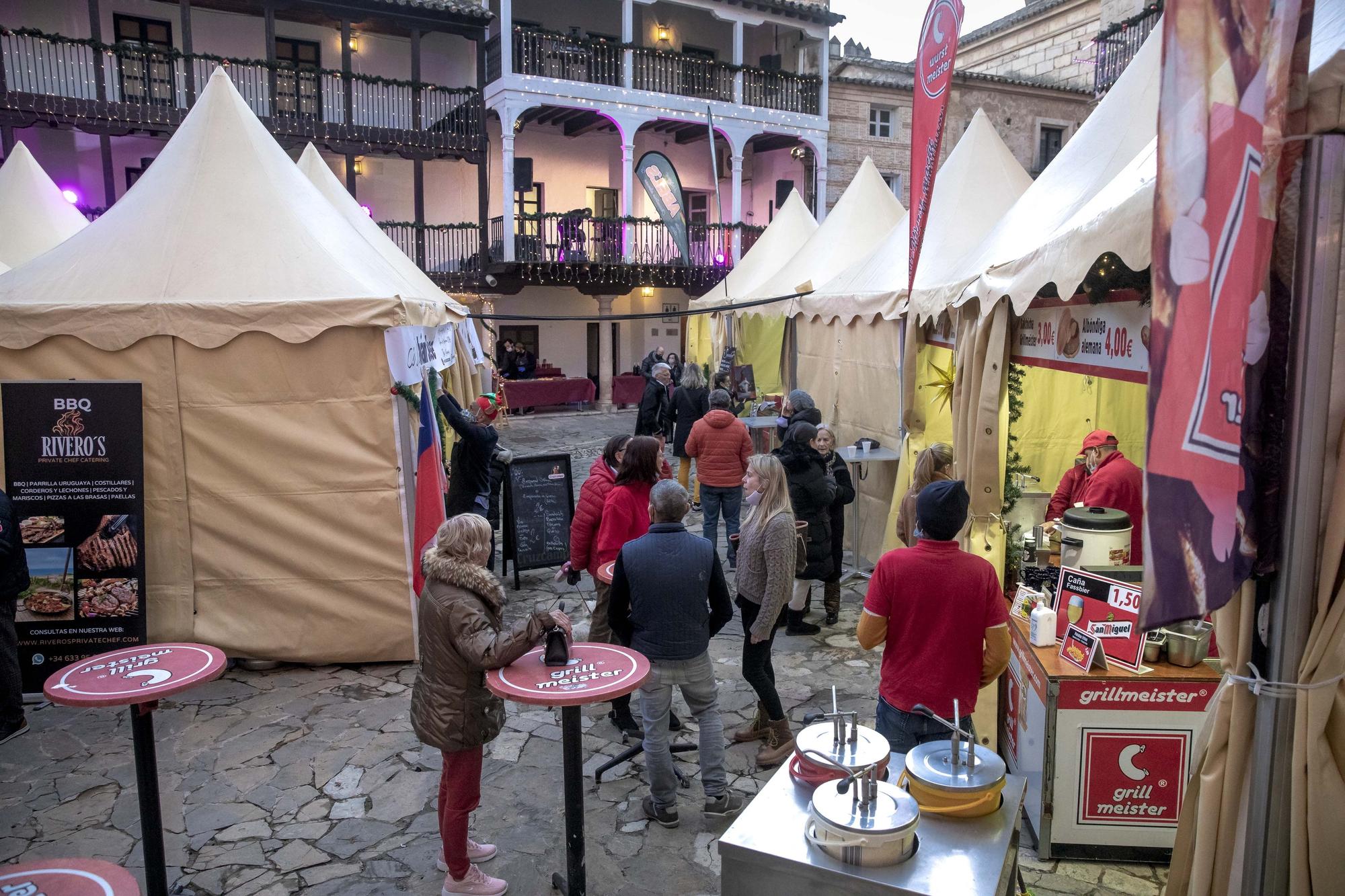 El Mercadillo de Navidad del Pueblo Español abre sus puertas