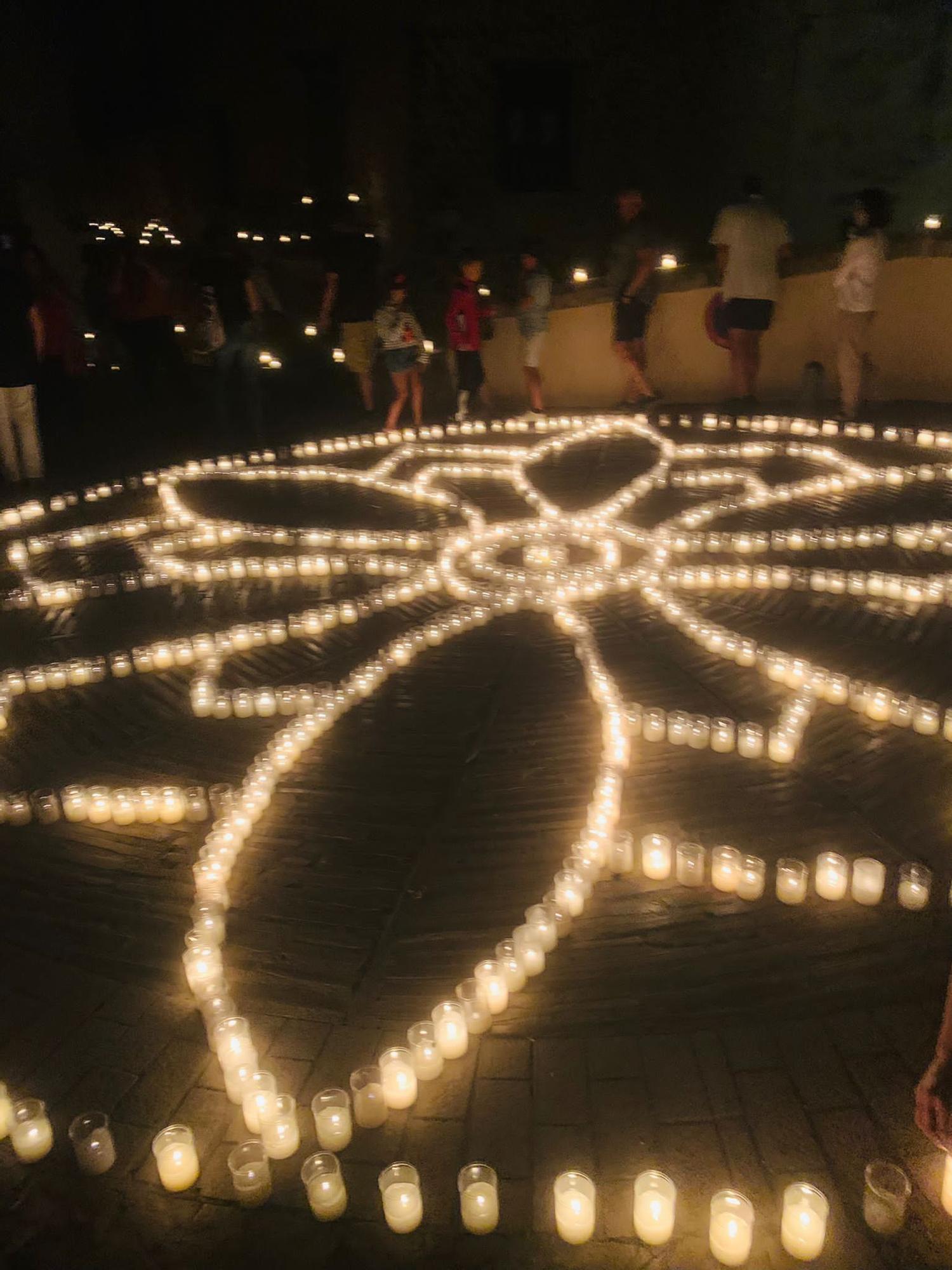 GALERÍA | 14.000 velas alumbran Vilafranca en la espectacular 'Nit dels Ciris'