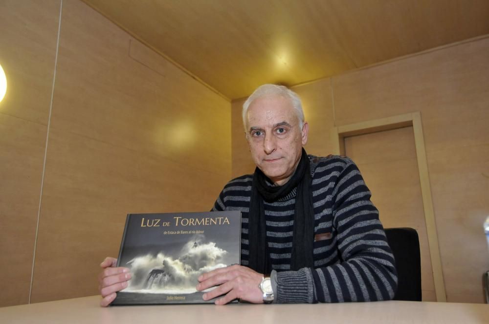 Presentación libro del fotógrafo Julio Herrera en el Club de Prensa en Mieres