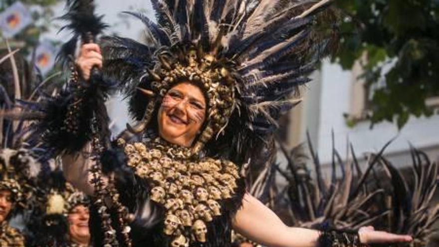 Los festeros tomaron el centro de Xixona con una fastuosa Entrada por la tarde.