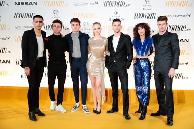 Los actores de Élite en el 'photocall' de los Premios Woman 2018