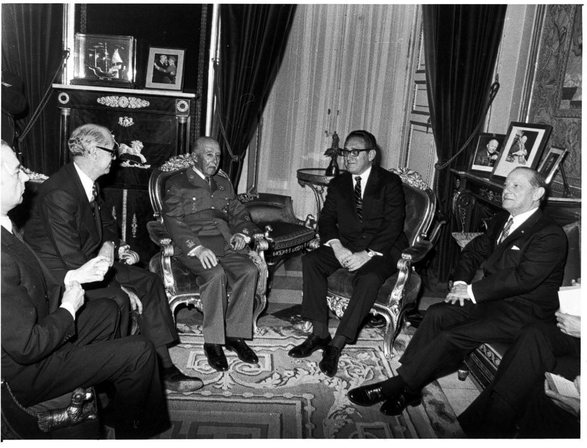 Henry Kissinger junto a Franco