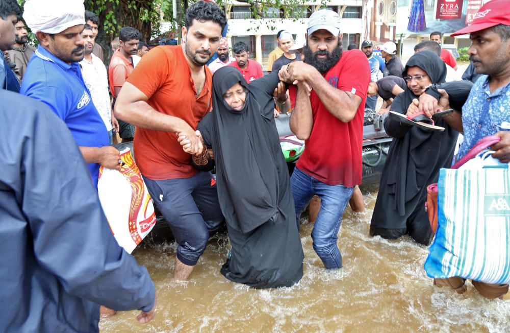 Las inundaciones en India dejan más de 410 muertos