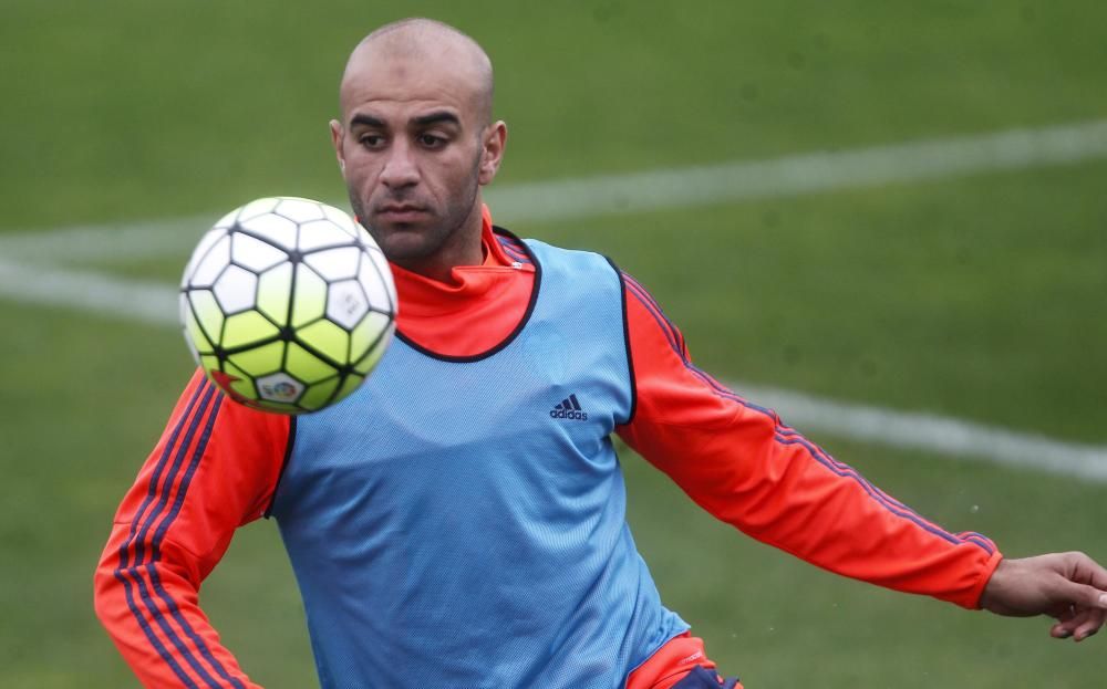 Último entrenamiento del Valencia antes del partido contra el Real Madrid