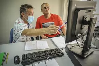Los adolescentes de Oncología y Cirugía de Alicante ya tienen aula propia de Secundaria