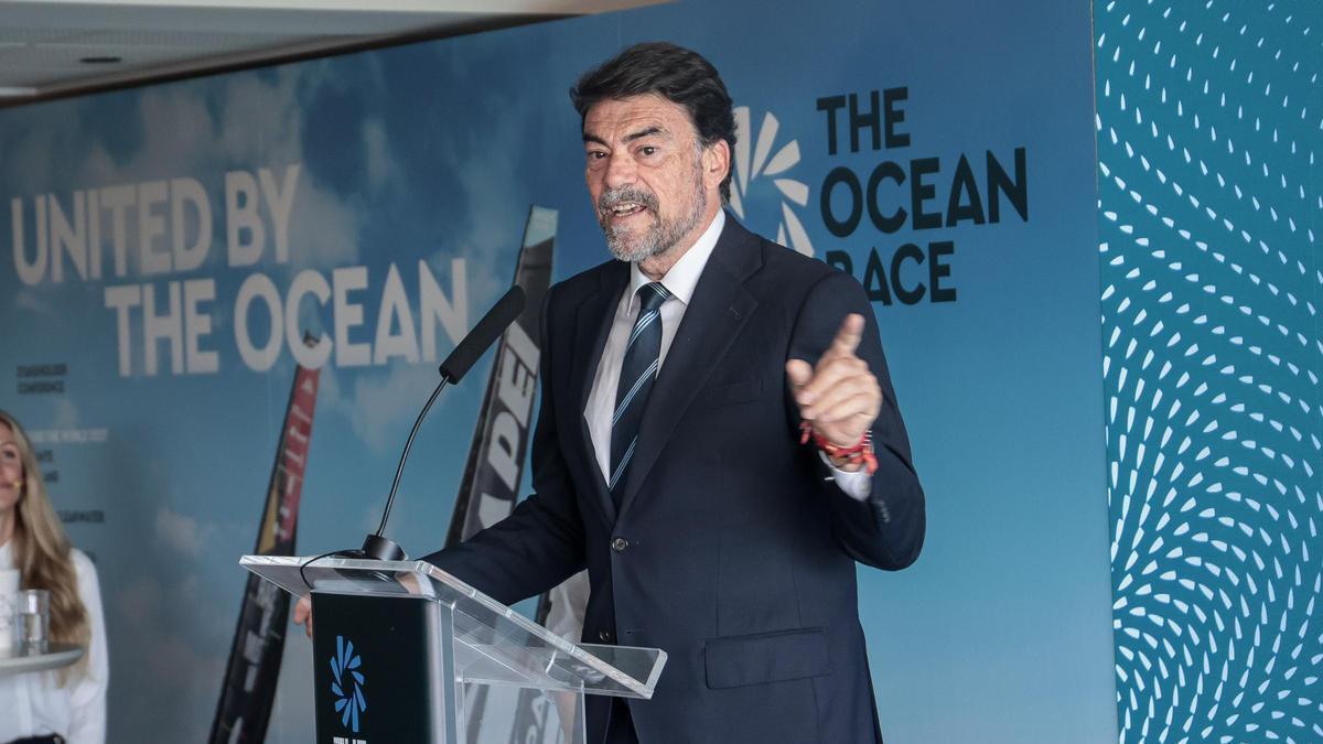 Luis Barcala da la bienvenida a todos los participantes de la conferencia internacional en Alicante.