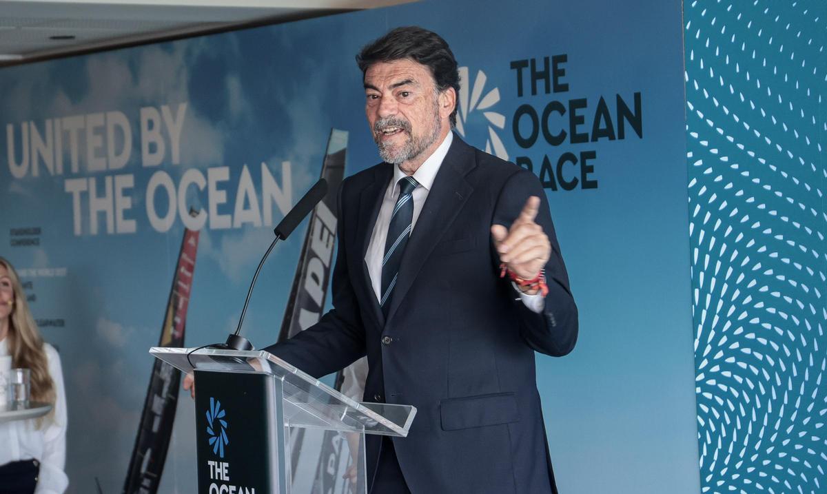 Luis Barcala da la bienvenida a todos los participantes de la conferencia internacional en Alicante.