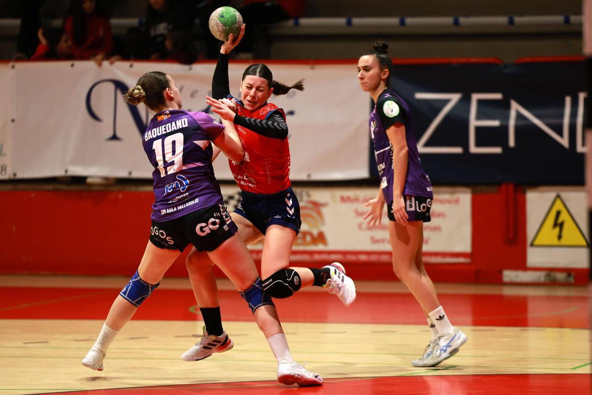 Caro Bono, frenada en falta.