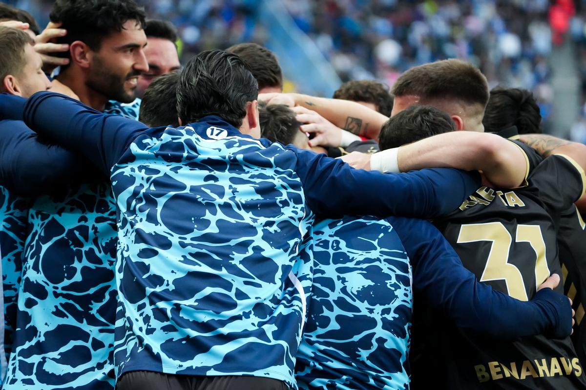 Los jugadores del Málaga CF celebran uno de los goles ante Las Palmas.
