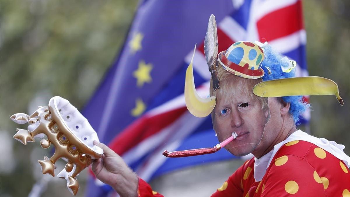 Un contrario al 'brexit' se manifiesta en Londres con una careta de Johnson, el 29 de agosto del 2019