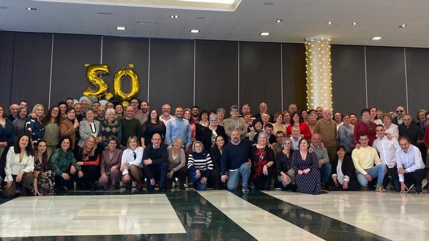 Los exalumnos del Santa Eulalia de Mérida celebran los 50 años del colegio praviano