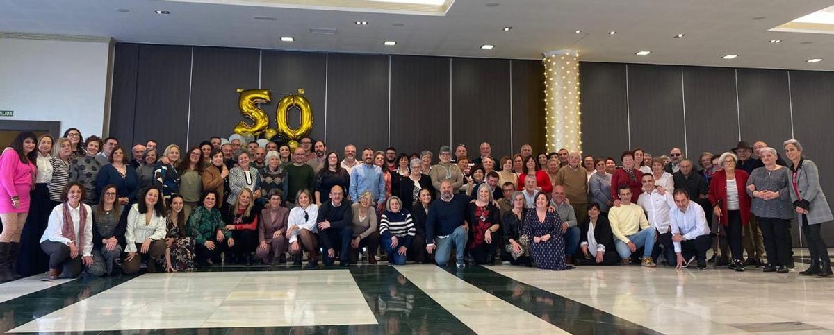 Los alumnos que participaron en la comida de aniversario. | LNE