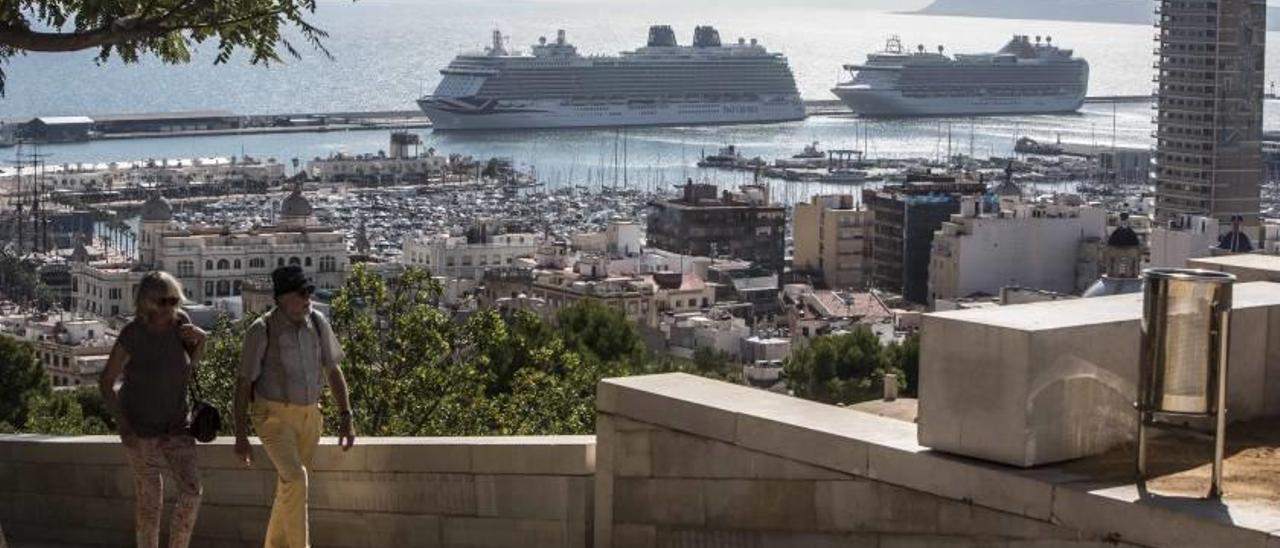 La falta de atractivo deja vacías la mitad de las plazas hoteleras