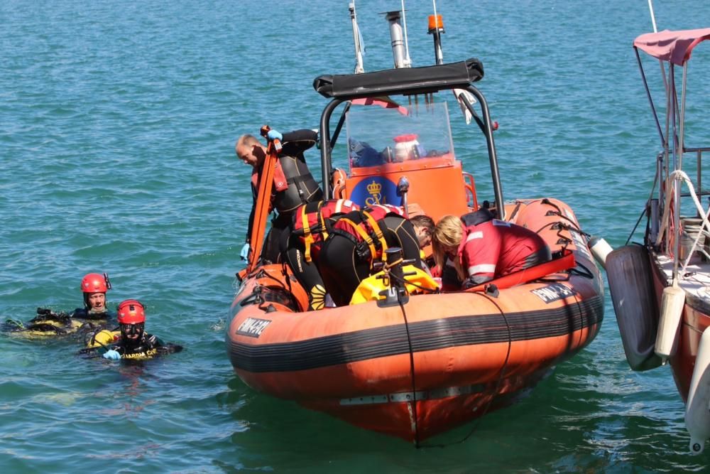 Buscan a una mujer en el agua en el Muelle Uno