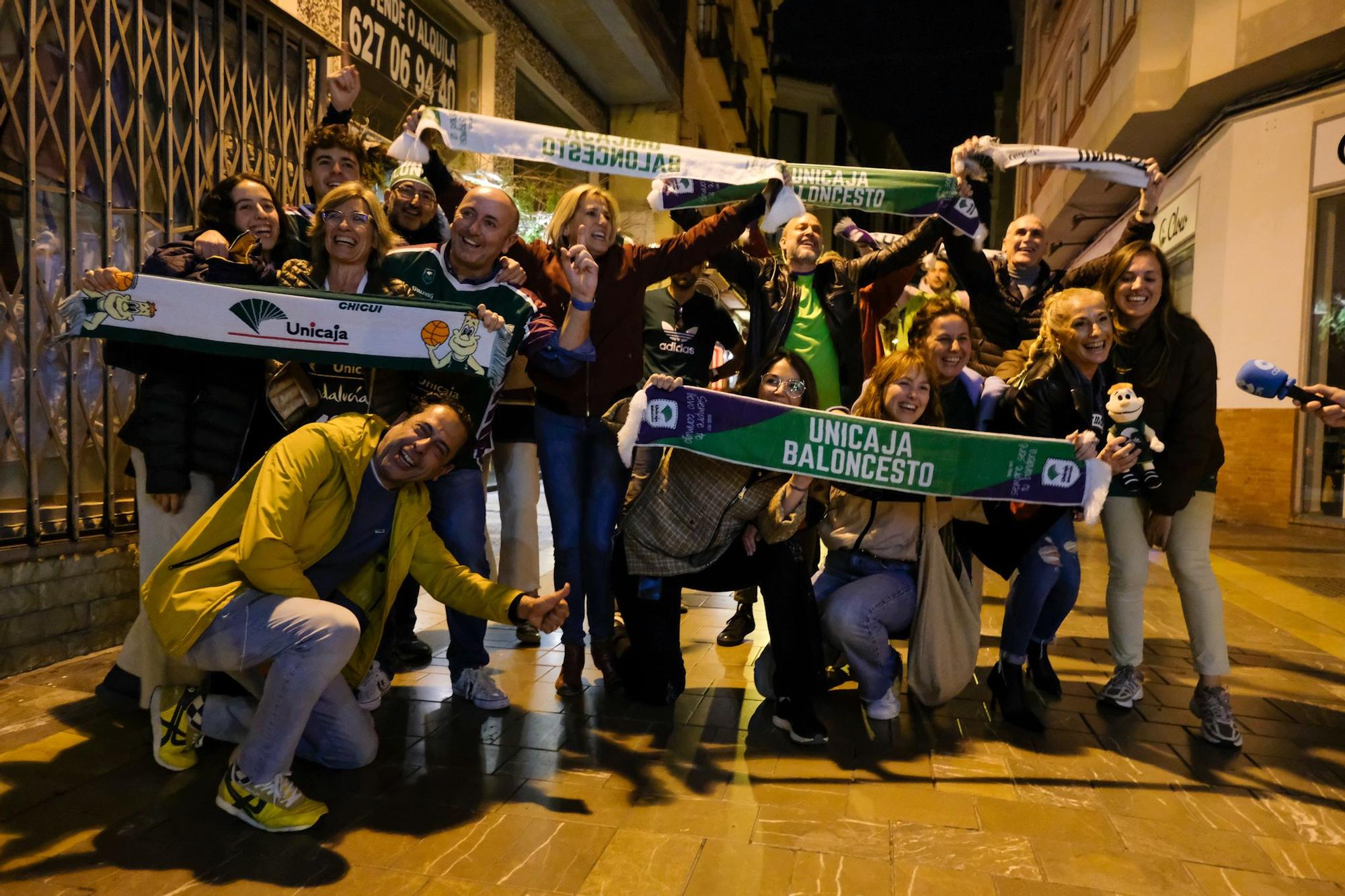 La afición del Unicaja celebra la Copa del Rey en las calles de Málaga