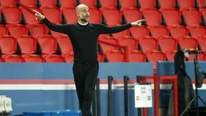 Pep Guardiola, durante el duelo en el Parque de los Príncipes