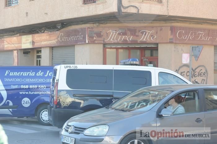 Muere de una cuchillada en el cuello un hombre en un bar de Puente Tocinos