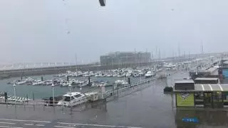 La borrasca "Louis" ya se deja notar en Asturias: rachas de viento de más de 100 kilómetros por hora y mucha lluvia