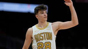 Boston Celtics guard Hugo Gonzalez, of Spain, (28) reacts to play against the Atlanta Hawks during the second half of an NBA basketball game, Saturday, Jan. 17, 2026, in Atlanta. (AP Photo/Mike Stewart)