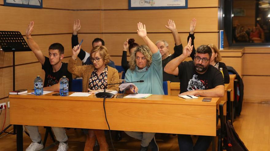 BNG y PP vetan por insolidaria la reducción de impuestos a dueños de coches eléctricos