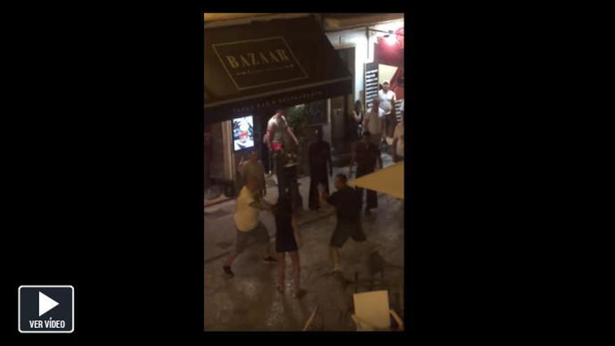 Violenta pelea entre turistas en la plaza d&#039;en Coll de Palma