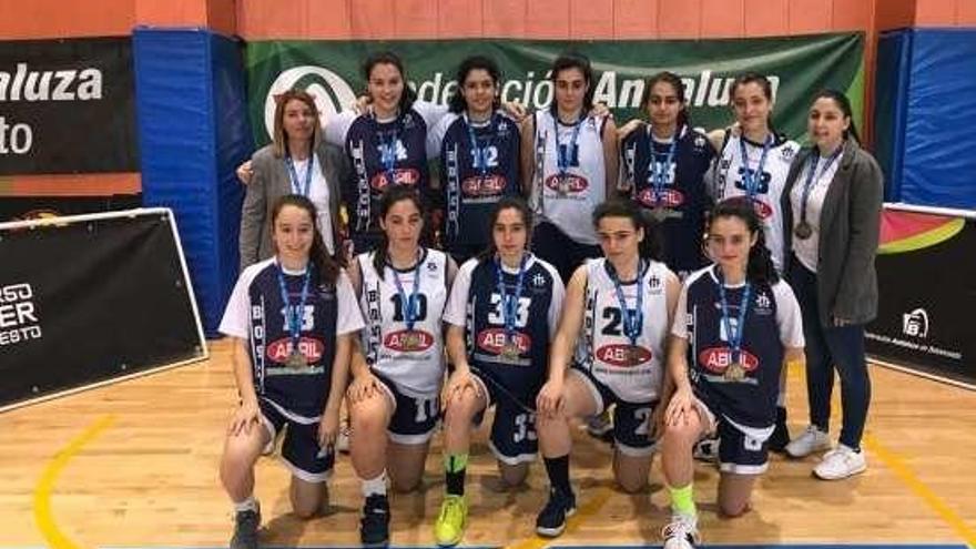 El Bosco Salesianos luce su medallas en Huelva. // FdV