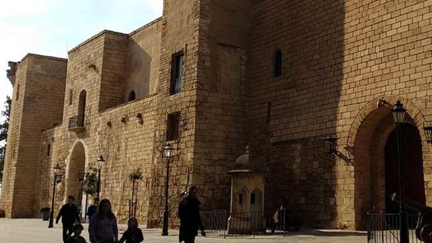 ARCA rechaza las farolas escogidas por Cort para iluminar la Catedral de Palma