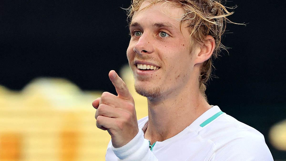 Shapovalov celebrando su triunfo de hoy en Melbourne