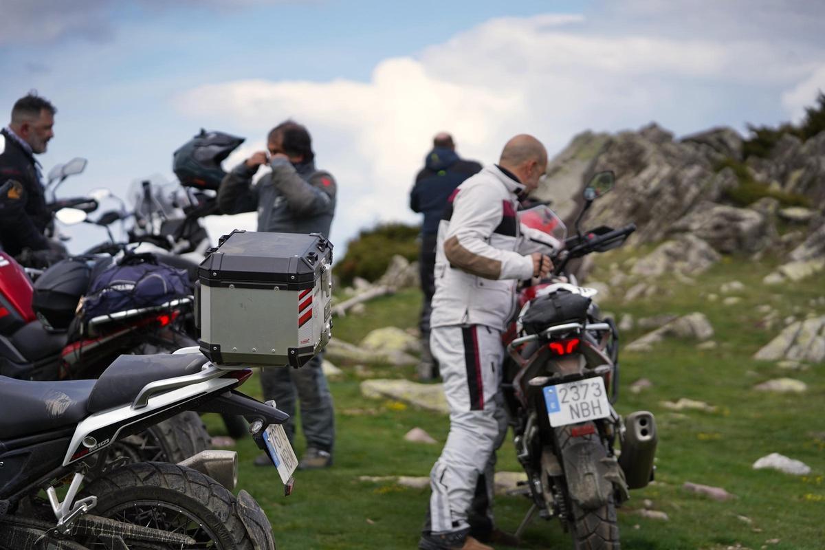 Orta ekran segmentleri (250-400 cc) ve boş zaman araçları ve interurban hareketliliği gibi A2 Trail kazancı çekişi