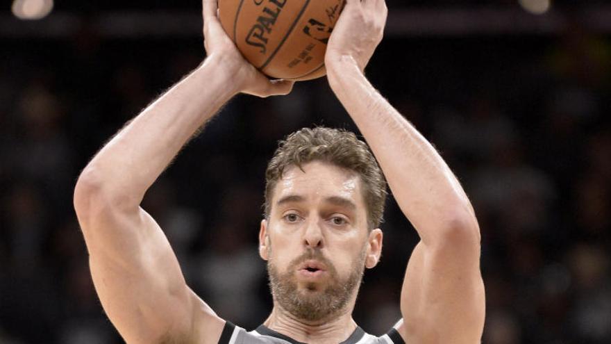 Pau Gasol brilla durante el partido.