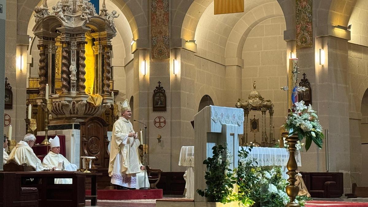 El obispo Munilla este domingo en la Concatedral de San Nicolás.